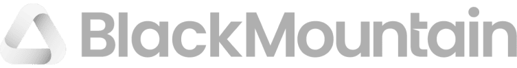 Graues „Black Mountain“-Logo mit einer dreidimensionalen Dreiecksform auf der linken Seite, gefolgt von den Worten „Black Mountain“ in einer modernen, fetten Schriftart.