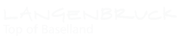 Weißer Text auf grünem Hintergrund lautet „Langenbruck Top of Baselland“, wobei „Langenbruck“ in einer Pinselschrift und „Top of Baselland“ in einer einfachen Schriftart ist.